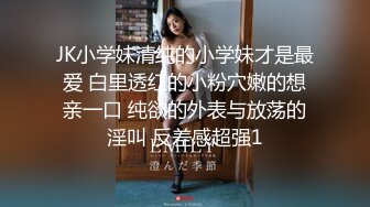 妈妈饿了跑到儿子房间吃鸡巴，自己揉奶玩逼扒下儿子内裤，舔弄大鸡巴，舔硬了自己拿着蹭逼逼，好骚啊别错过