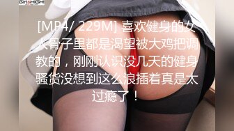 【极品骚货脸穴同框】香港椒乳网红『mely』眼镜婊与男友居家性爱啪啪私拍 脸穴同框 乘骑位肥臀很有视觉冲击力 (1)