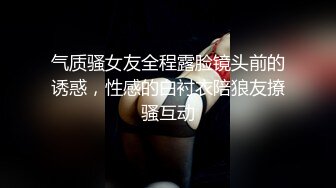 气质骚女友全程露脸镜头前的诱惑，性感的白衬衣陪狼友撩骚互动