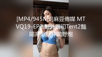 偷拍两个气质美女裙底包臀裙美女弯腰选商品花纹纸内裤坐在镜头上??极品长腿美女超短裙抬腿走光白内微透完美角